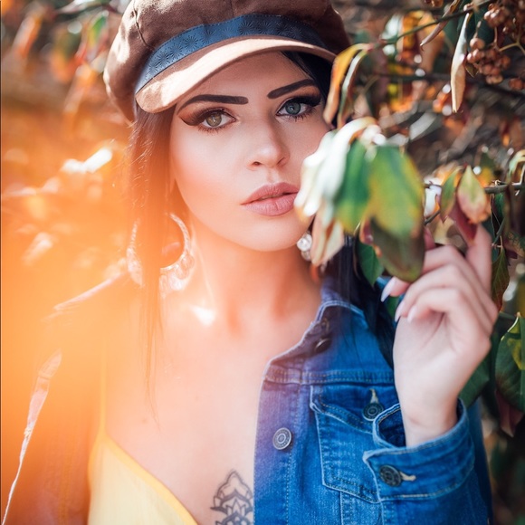 Meet your Posher, Katey - Picture 3 of 3